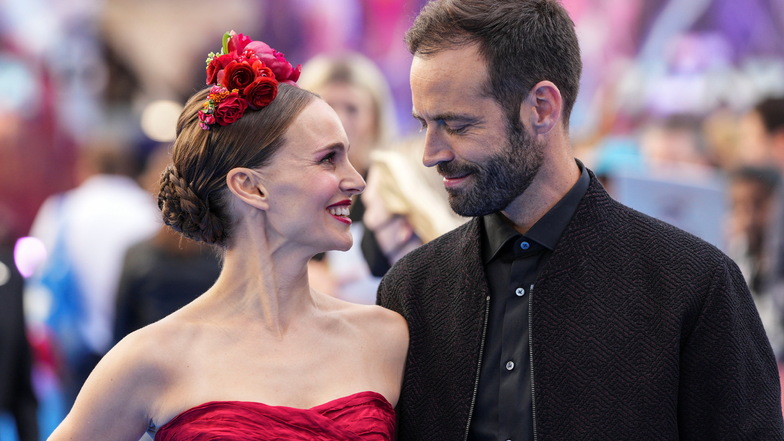Die Oscarpreisträgerin Natalie Portman (42) und der Tänzer Benjamin Millepied (46) sind geschieden.