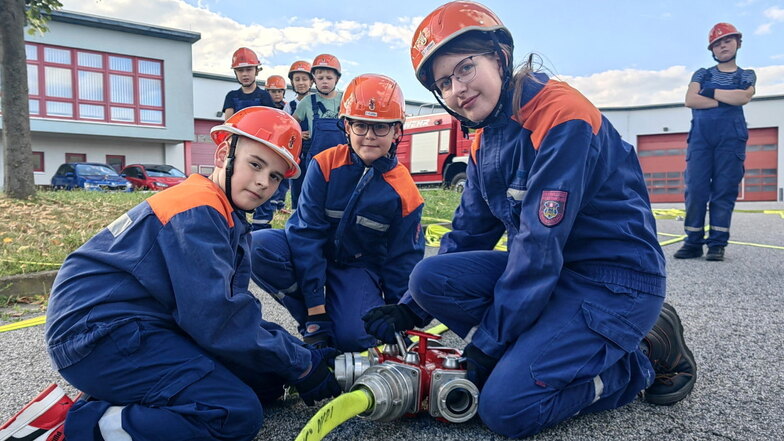 Nach langer Corona-Pause: Junge Feuerwehrleute wetteifern auf dem Hutberg