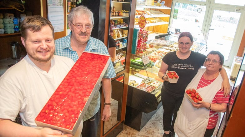 Platz 2 im SZ-Voting: Für Erdbeerschnitten der Bäckerei Werner stehen Kunden in Niesky Schlange