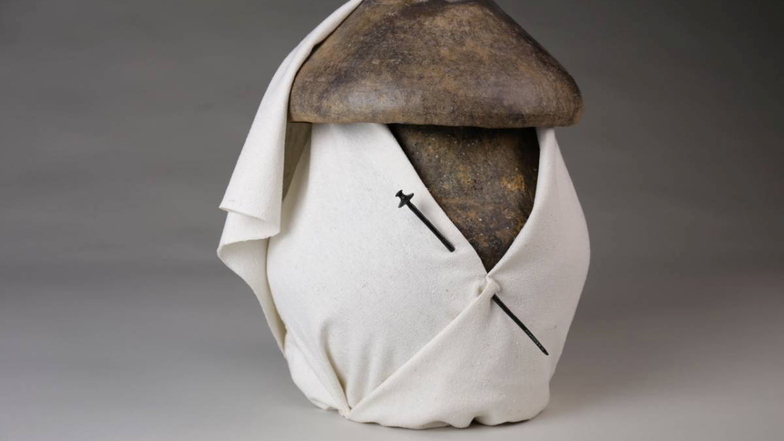 Rekonstruktion einer bekleideten Urne aus Niederkaina - Lausitzer Kultur um 600 v. Chr.