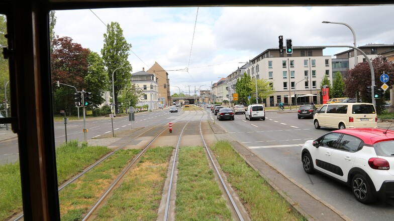 Mit der neuen Technik bekommen Straßenbahnen nur dann bevorzugt grün, wenn es wirklich gebraucht wird. Der Palaisplatz muss allerdings noch warten. Zuerst werden die Ampeln am Straßburger Platz, am Bahnhof Mitte und auf dem Stadtring umgerüstet.