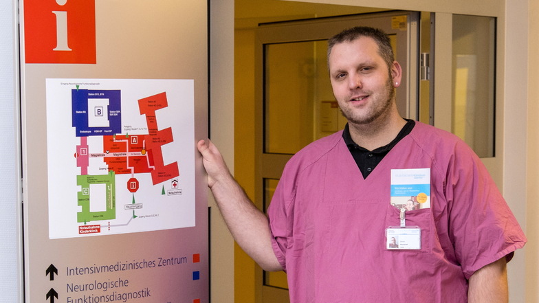 Daniel Wengerek ist Helfer im Städtischen Klinikum Görlitz. Vorerst bis März unterstützt er die Pflegekräfte auf der Intensivstation.