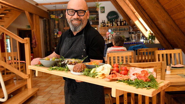 Im ehemaligen Gasthof "Zur Quelle" in Saida/Kreischa sorgt jetzt Chefkoch Antonino Nobile  in seiner Trattoria "Sale & Pepe" für Genuss.