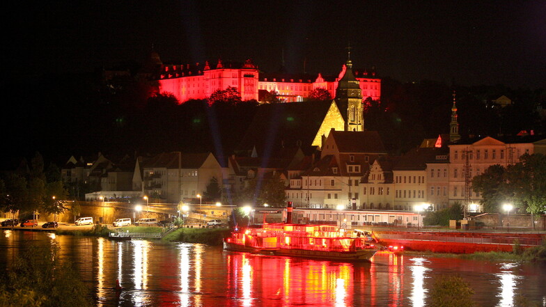 Auf die üppige abendliche Beleuchtung des Landratsamtes in Pirna wird nun verzichtet.