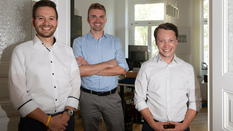 Die Gründer Richard Hohme (28), Simon Schulz (33), und ihr Innovationsmanager Marwin Gaube (28), freuen sich auf das gemeinsame Arbeiten im Coworking Space Dreizehn:37.
