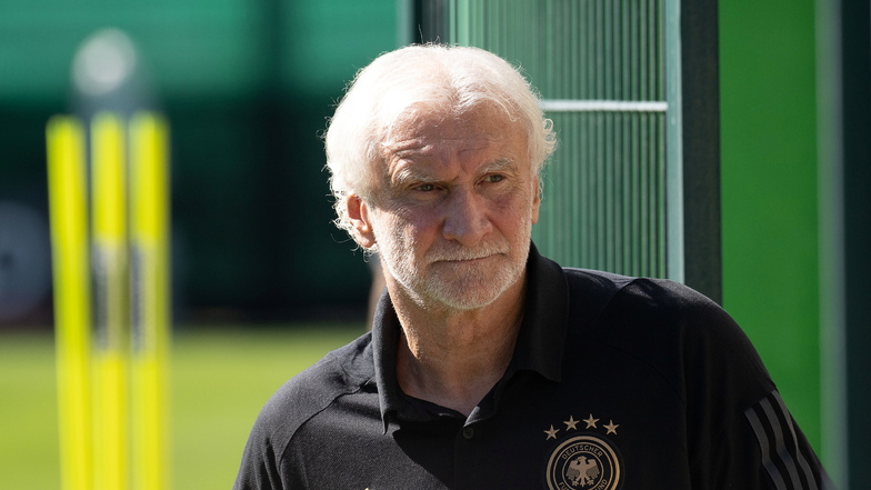 Steht für mindestens ein Spiel wieder als Bundestrainer an der Seitenlinie: Rudi Völler.