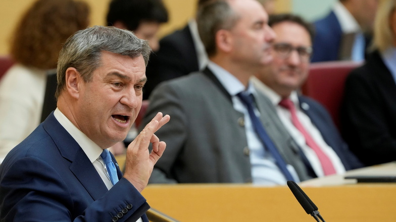 Bayerns Ministerpräsident Markus Söder (CSU) hält während einer Sitzung des bayerischen Landtags seine erste Regierungserklärung der neuen Wahlperiode.