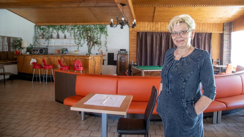 Teresa Konczewska ist die Inhaberin der Gaststätte "Waldfrieden" im Nieskyer Ortsteil Zeche. Seit Kurzem können Besucher hier wieder einkehren.