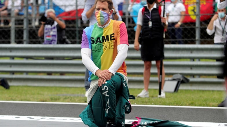 Beim großen Preis von Ungarn bekundete Sebastian Vettel seine Unterstützung für die Black-Lives-Matter-Bewegung sowie die Rechte der LGBT-Community und ging auf die Knie.