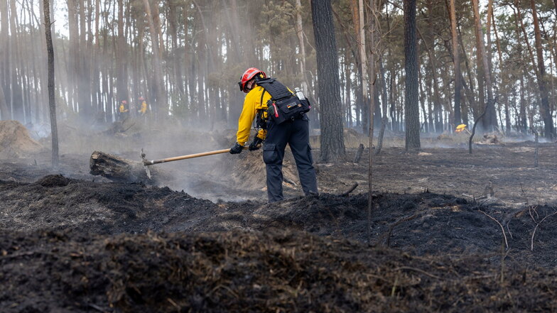 Waldbrand in der Gohrischheide wird noch tagelang brennen