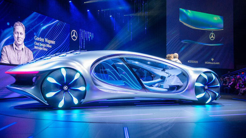 Daimler präsentiert auf der Technik-Messe CES das Konzeptfahrzeug "Vision AVTR", entwickelt in Zusammenarbeit mit dem Hollywood-Regisseur Cameron und dem "Avatar"-Filmteam nach dem Vorbild des Films "Avatar".