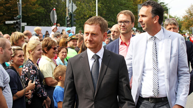 MP Michael Kretschmer und OB Marco Müller (beide CDU) beim Festumzug.