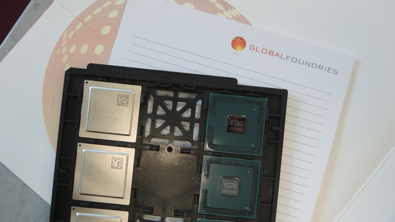 Solche Mikrochips von Globalfoundries Dresden werden von der Autoindustrie bestellt – zum Beispiel fürs Radarsystem. Bisher war die Fabrik Lieferant für Computer- und Smartphonehersteller.