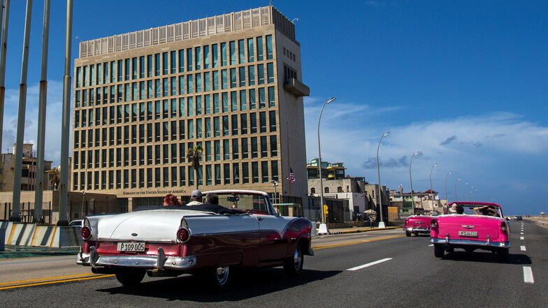 Als Havanna-Syndrom werden rätselhafte Symptome wie Kopfschmerzen, Hörverlust, Schwindel und Übelkeit zusammengefasst, über die ab 2016 zahlreiche in der kubanischen Hauptstadt Havanna lebende US-Diplomaten und ihre Angehörigen klagten.