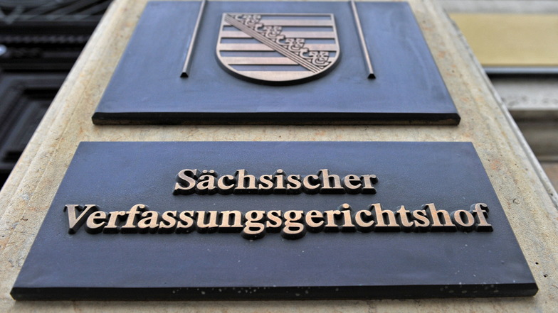 Der Sächsische Verfassungsgerichtshof hat ziemlich genau nach zwei Jahren die Klage des Kreises Görlitz gegen den Freistaat Sachsen abgewiesen.