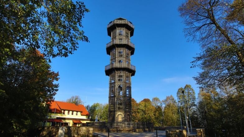 Eintritt zum Turm kostenlos: Genießen Sie den atemberaubenden Ausblick auf Löbau und Umgebung.