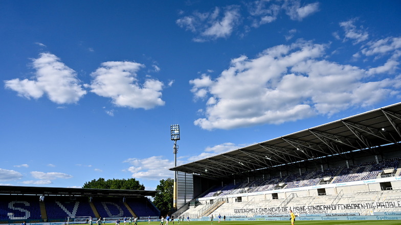 SV Darmstadt 98 | Merck-Stadion am Böllenfalltor | Kapazität: 17.400 | Auslastung: 4.786 | Auslastung in Prozent: 28.