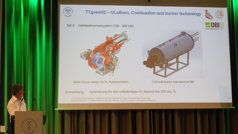 Wie kommen Industrieanlagen wohl mit Wasserstoff statt Erdgas zurecht? Professor Hartmut Krause gehörte zu den Experten bei der Jahrestagung von  Energy Saxony.