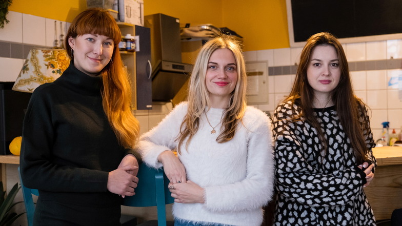 Yevhenija Kozlova, Nina Kolesnik und Oksana Piunova (von links) eint vieles: Sie sind aus der Ukraine geflüchtet und stehen vor einem neuen Leben.