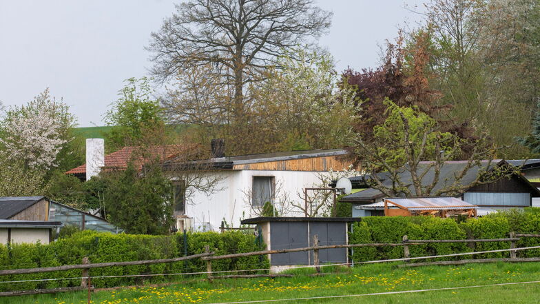 Die Wochenendsiedlung Cunnertswalde bei Radeburg ist Außenbereich. Hier moniert das Landratsamt ungenehmigtes Bauen. Nur Bestandserhaltung ist erlaubt.