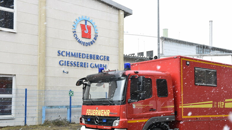 Die Feuerwehr ist am Montagabend und Dienstagfrüh zur Schmiedeberger Gießerei alarmiert worden. Zum Glück blieb es bei Kleinbränden, die kein Eingreifen erforderten.