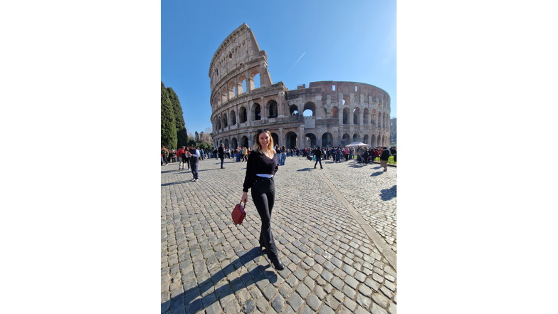 Erst jüngst hat Elisa Jährig Rom besucht und sich dort mit ihrer Mutter getroffen - das weltberühmte Kolosseum war dabei natürlich Pflichtprogramm.