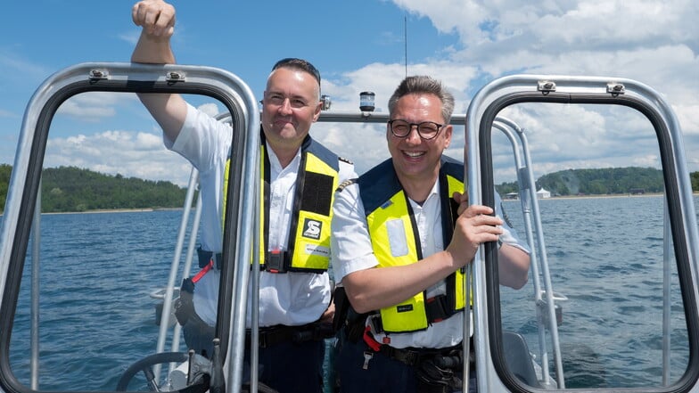 Berzdorfer See: Wie die Wasserschutzpolizei mit Tempo 50 für Ordnung sorgt