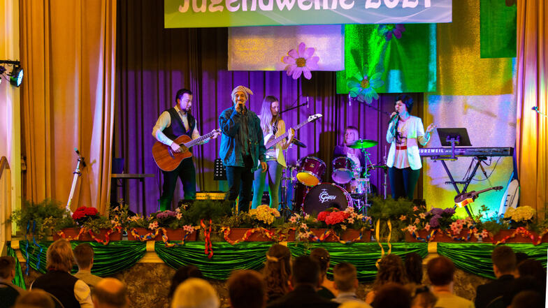 Die Band „Nachspiel“ aus Hoyerswerda begleitet schon seit vielen Jahren musikalisch die Jugendweihe-Feierstunde im Laubuscher Kulturhaus.