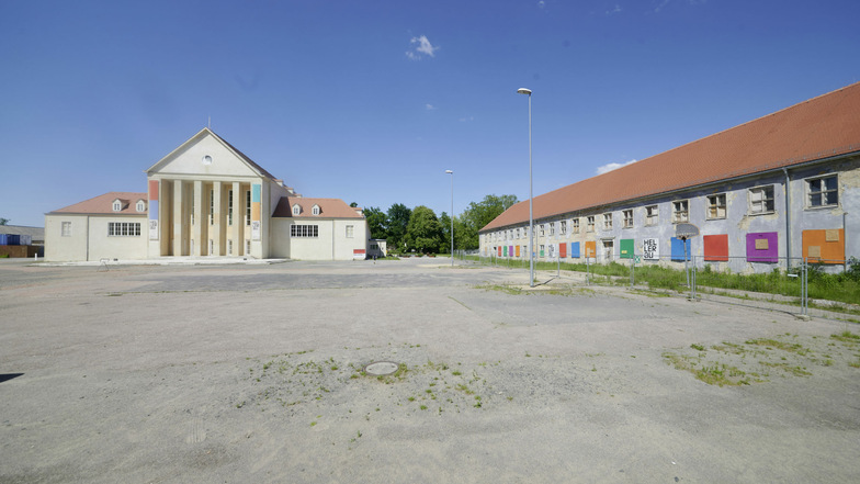 Der Ostflügel (rechts) des Hellerauer Festspielhauses wird saniert.