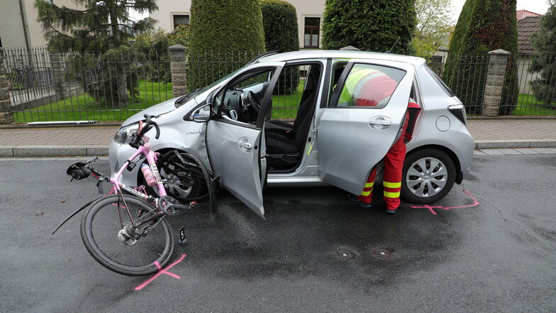 Freital: Pkw kollidiert mit Radfahrer