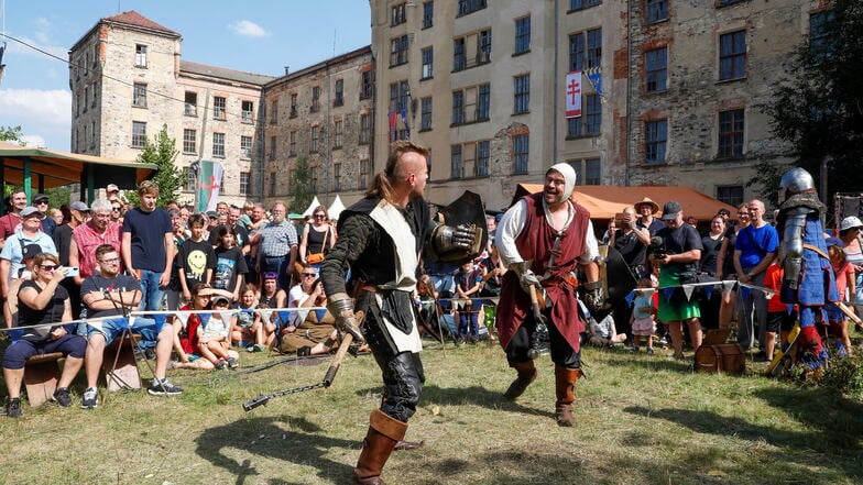 Das 1. Zittauer Ritter-Spectaculum fand am Wochenende an der Mandaukaserne statt. Hier die Vorführung der Ritterkämpfe Harligo aus Tschechien.