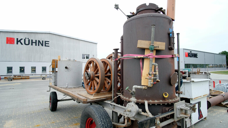 Eine 80 Jahre alte Kartoffeldämpfmaschine ist bei der Firma Kühne in Lommatzsch eingetroffen.