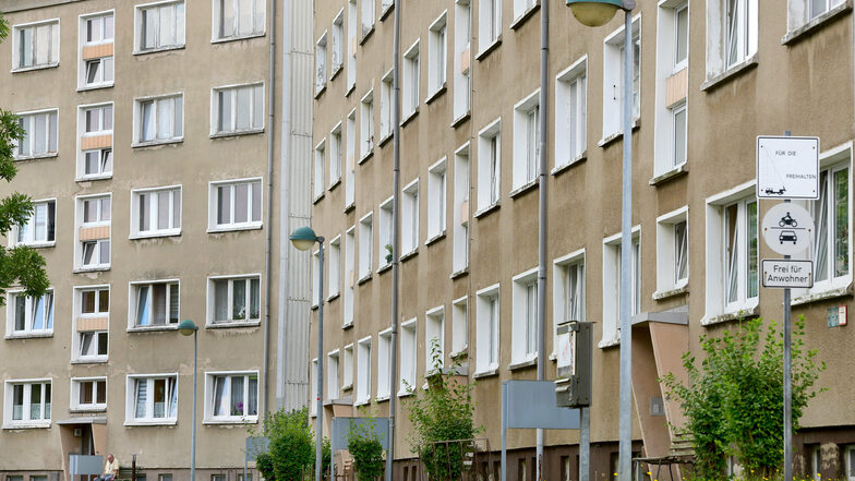 Neubaublock in Zittau: Wenn saniert oder modernisiert wird, können sich sozial Schwache die Wohnungen oft nicht mehr leisten.