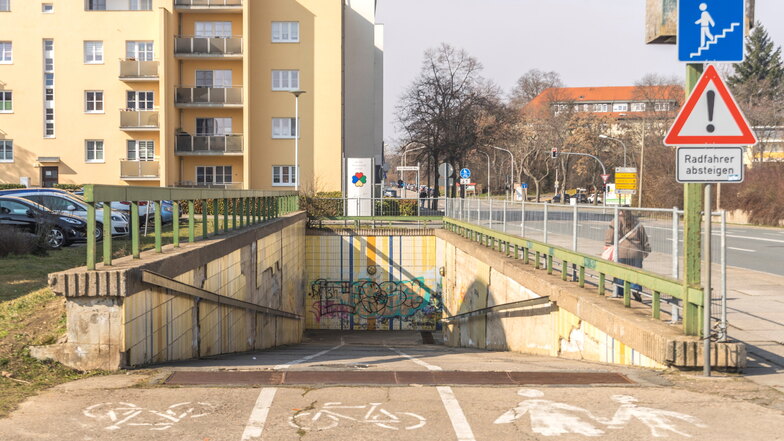 Der Fußgängertunnel an der Breitscheidstraße nahe dem Volkshaus gehört seit Jahrzehnten zu Riesa und ist in der Stadt einzigartig.