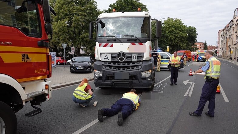 Tödlicher Unfall: Lkw erfasst Radfahrer in Dresden