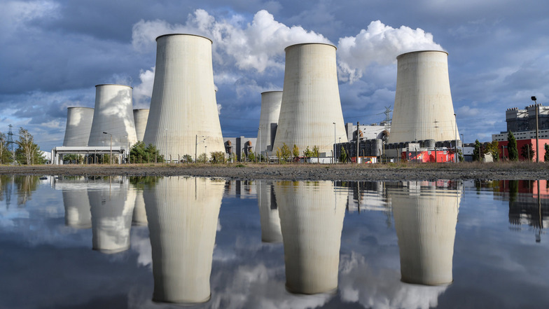 Die Kühltürme des Braunkohlekraftwerkes Jänschwalde der Lausitzer Energie Bergbau AG (LEAG) dampften zu Beginn des Jahres nicht mehr.