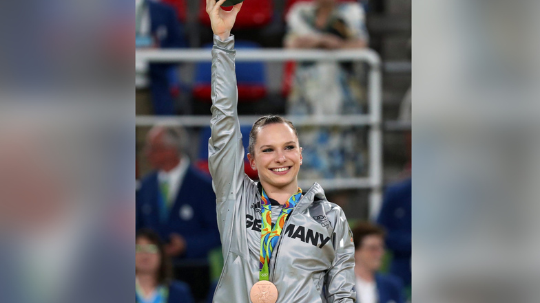 Erfolgreich arbeitet auch Sophie Scheder mit Gabriele Frehse zusammen. Bei den Olympischen Spielen 2016 in Rio de Janewiro gewann sie sensationell die Bronzemedaille am Stufenbarren. Sie setzt sich für die Rückkehr der Trainerin ein.