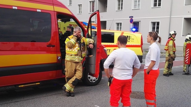 Eine Frau hatte die Feuerwehr gerufen, weil sie einen Ballon knapp über die Dächer der Johannstadt hat gleiten sehen.