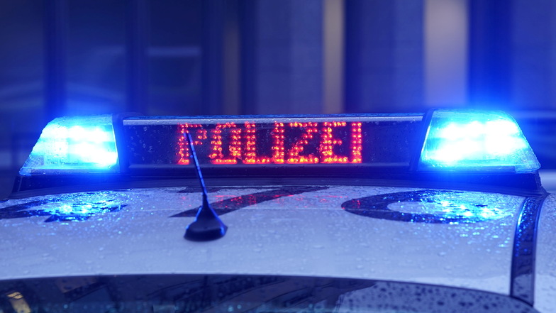 Dresdner Albertplatz: Unbekannter sticht 23-Jährigem unvermittelt in die Brust