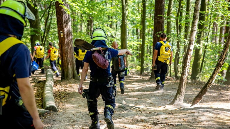 Die Feuerwehrmänner mussten in voller Montur und zu Fuß den steilen Tafelberg erklimmen.