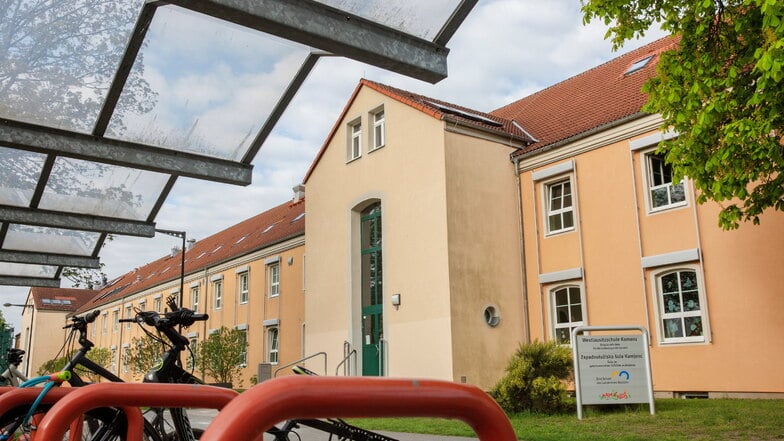 Die Schule an der Macherstraße hat jetzt einen neuen Namen: Sie heißt nun Westlausitzschule Kamenz - Schule mit dem Förderschwerpunkt Lernen. An der Namenssuche beteiligten sich auch Schüler, Lehrer und Eltern.