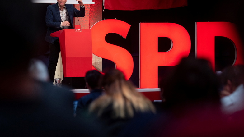 Martin Dulig (SPD), Landesvorsitzender der SPD Sachsen, spricht auf dem Landesparteitag der SPD in Leipzig.