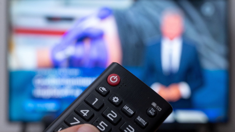 Medienpolitiker diskutieren: Sollen ARD und ZDF künftig verstärkt auf Information setzen und weniger Shows anbieten?