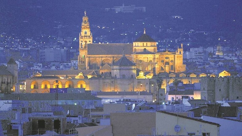 Sie ist ohne Zweifel Cordobas Schönste: die Mezquita – Kathedrale und Moschee in einem. Dass sie ausschließlich der katholischen Kirche gehören soll, finden viele Cordobesen einfach nicht richtig. Foto: Imago/GranAngular