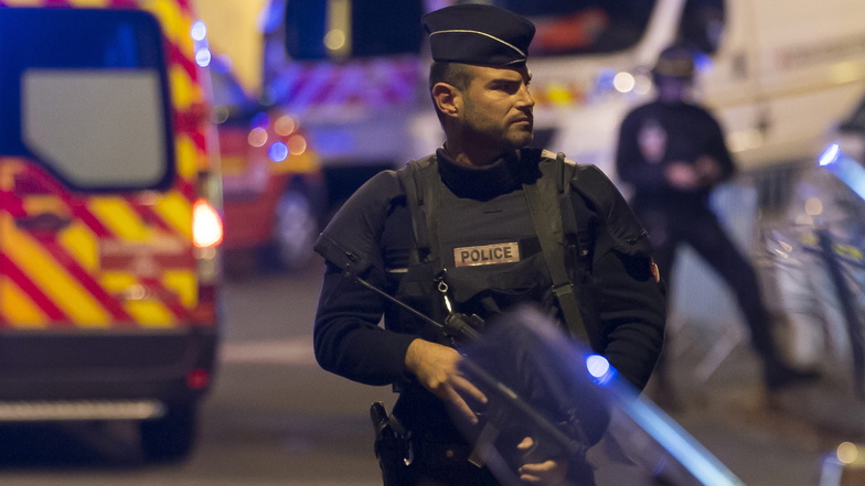 Polizei schießt auf mit Messer bewaffneten Mann in Paris