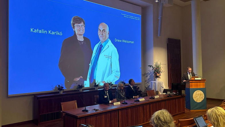 Der Nobelpreis für Medizin geht in diesem Jahr an die in Ungarn geborene Forscherin Katalin Kariko und den US-Amerikaner Drew Weissman für Grundlagen zur Entwicklung von mRNA-Impfstoffen gegen Covid-19.