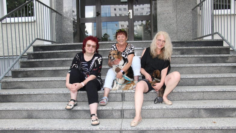 Hauptinitiatorin Christina Müller, Christine Noack und Micaela Georgesohn (v.l.n.r.) gehören zur Tiertafel und engagieren sich für bedürftige Tierbesitzer und Tierschutzprojekte.