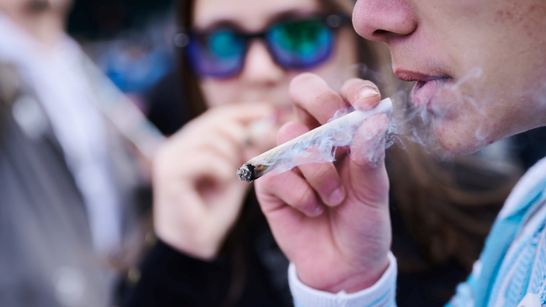 Cannabis ist die am häufigsten konsumierte illegale Droge in Deutschland. Auch in den Freundeskreisen, in denen sich Torsten Müller früher bewegte, war das Kiffen großteils gesellschaftlich akzeptiert.
