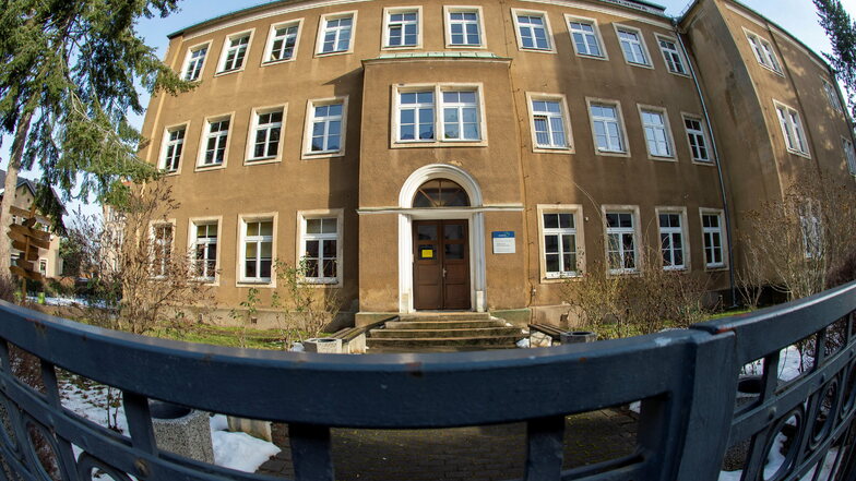 Das jetzige Oberschulgebäude ist verschlissen. Daher plant die Stadt Radebeul einen Neubau.