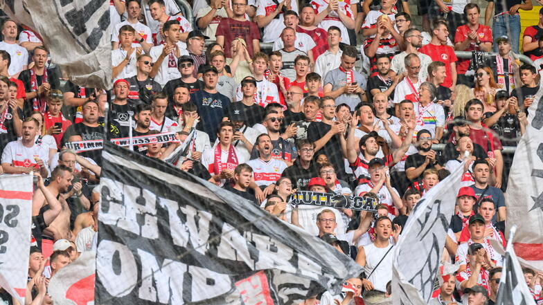 Auch der VfB Stuttgart ist mit zahlreichen Fans angereist.